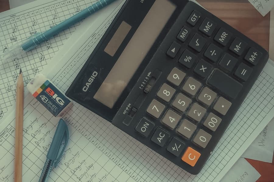 Old Tax Regime vs New Tax Regime - Which Should You Choose in FY 2025-26? - Income Tax